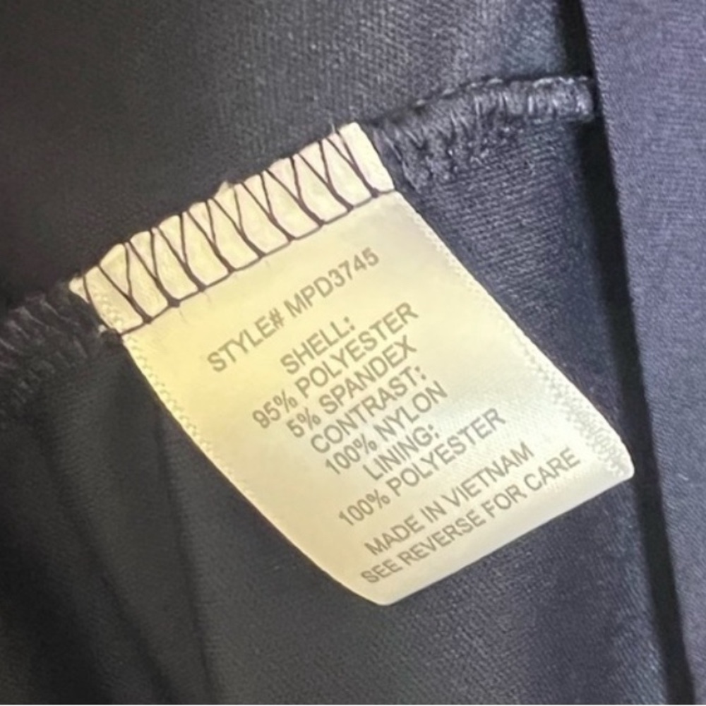 Understated simple Quiet Luxury green, lightweight non-wrinkle dress Size MP - Picture 4 of 6